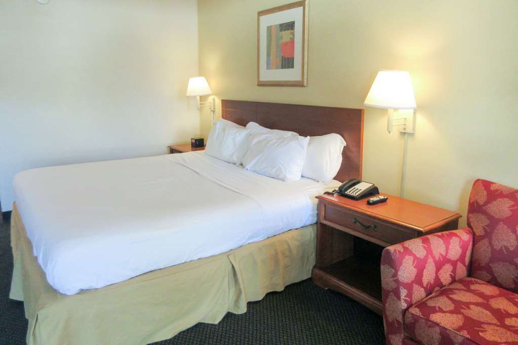 Quality Inn - Roxboro South Room photo